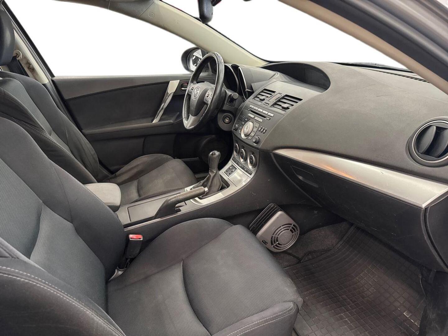 MAZDA Mazda3 2011