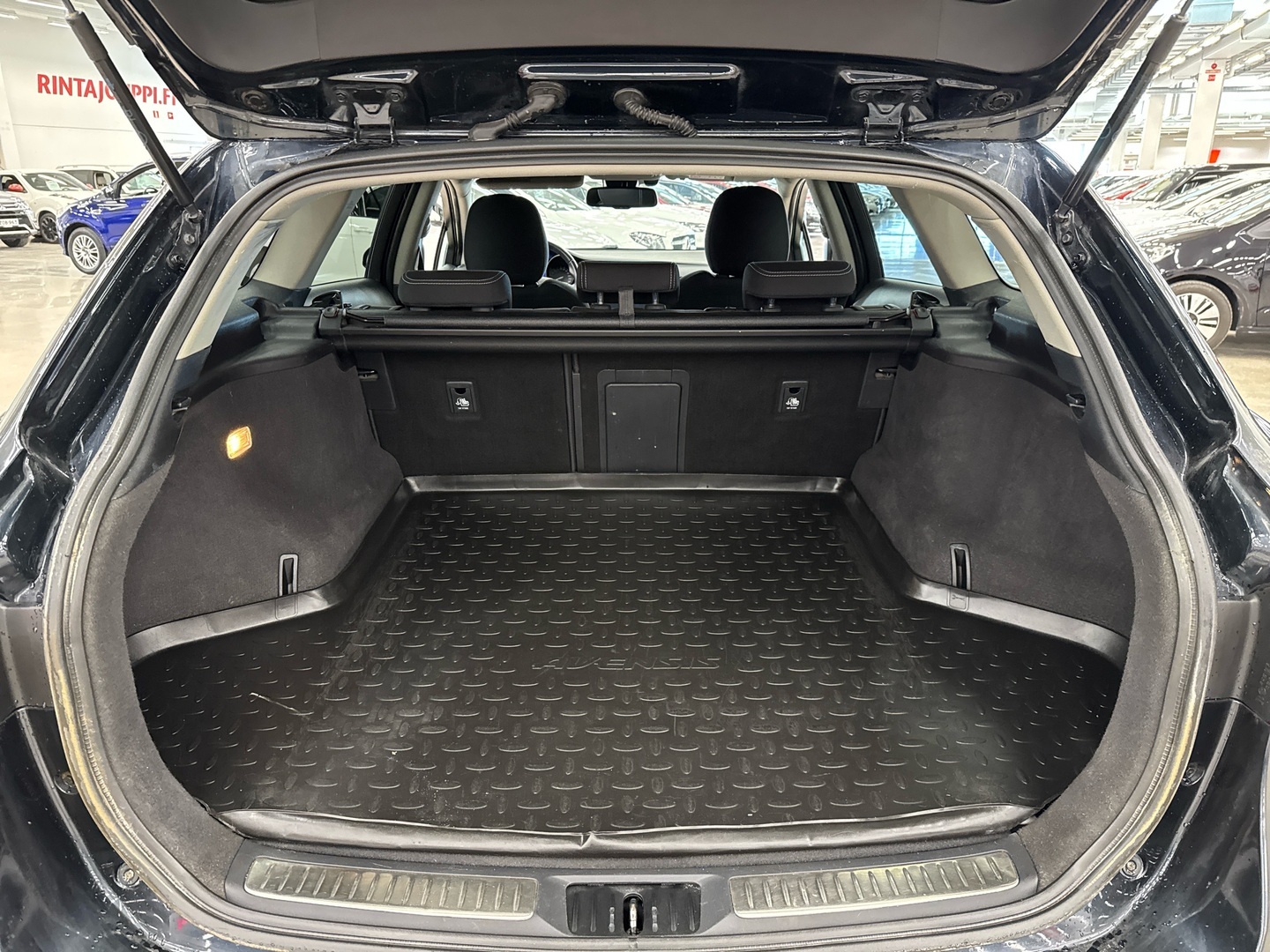 TOYOTA Avensis 2015
