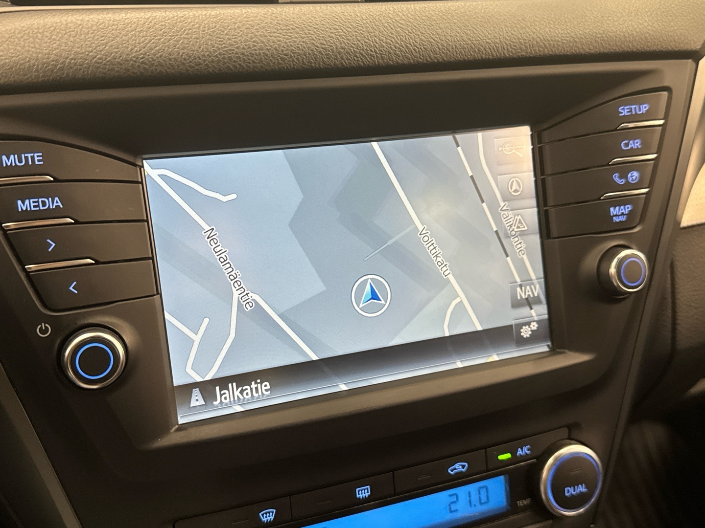 TOYOTA Avensis 2015