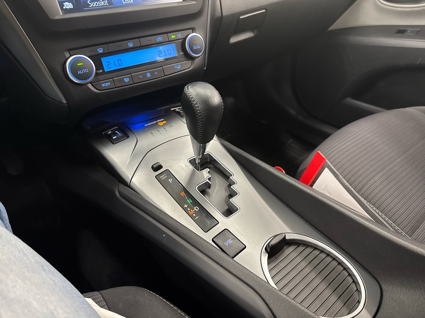 TOYOTA Avensis 2015