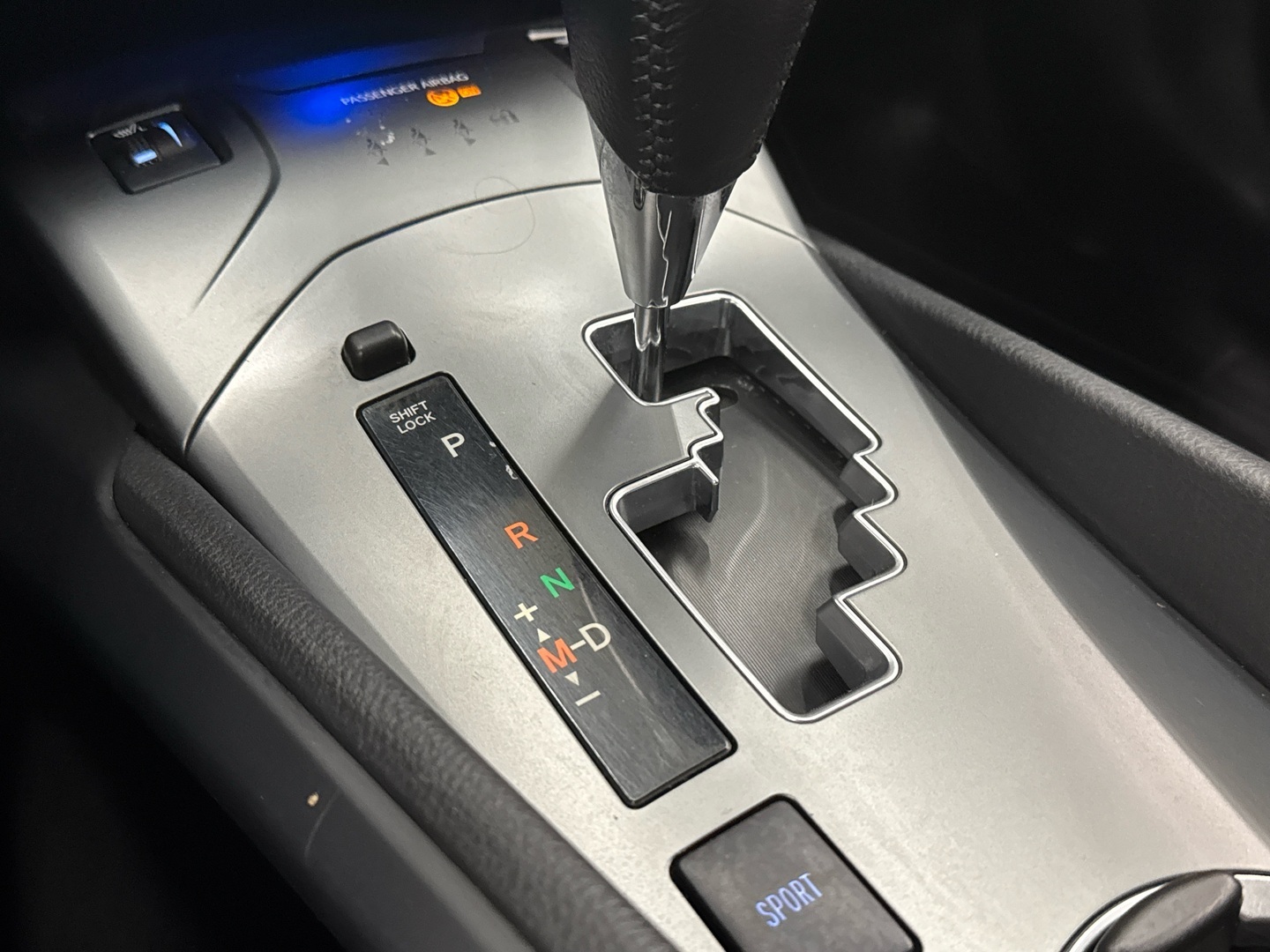 TOYOTA Avensis 2015