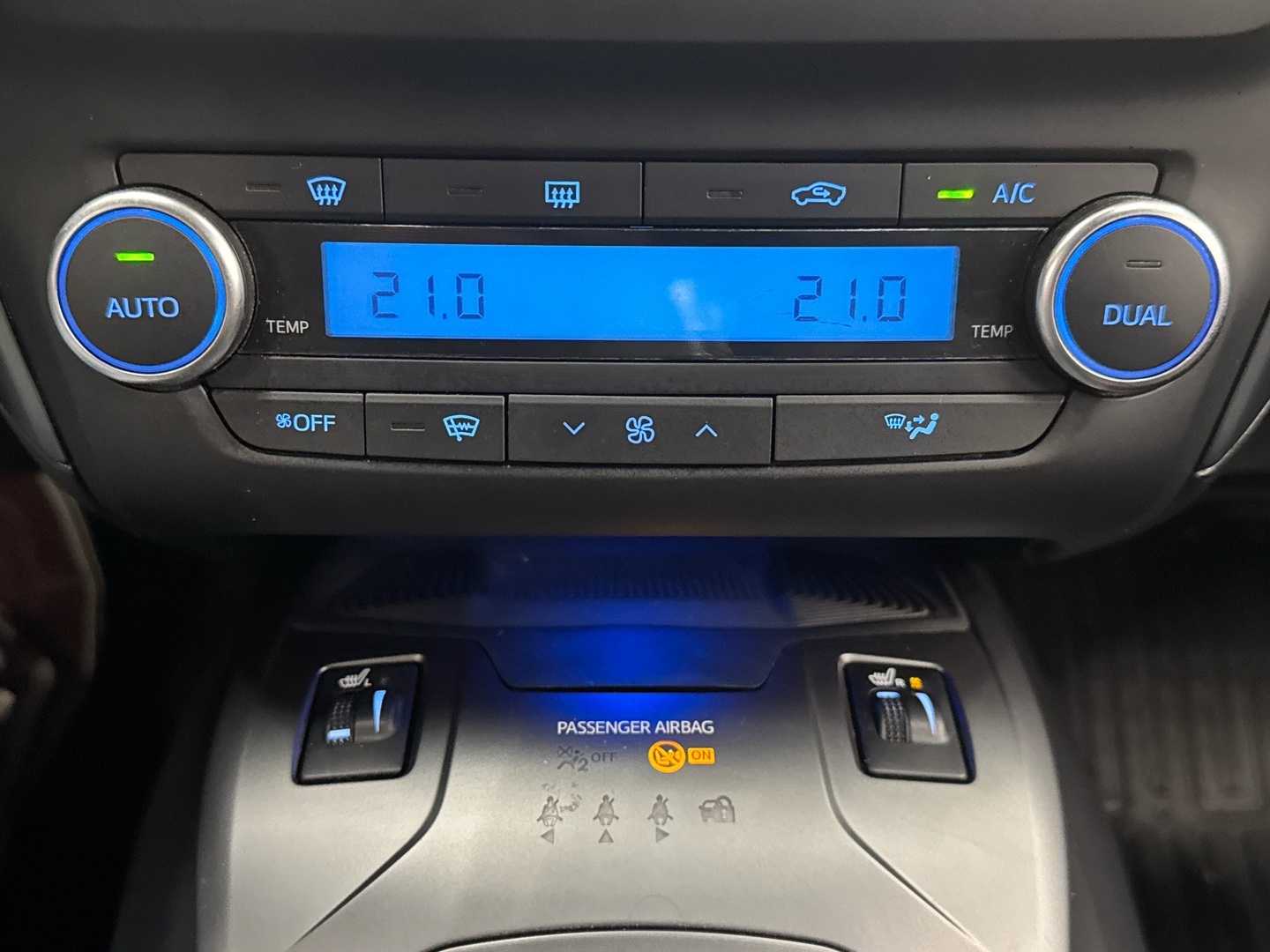 TOYOTA Avensis 2015