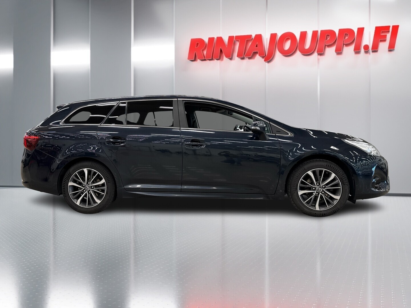 TOYOTA Avensis 2015
