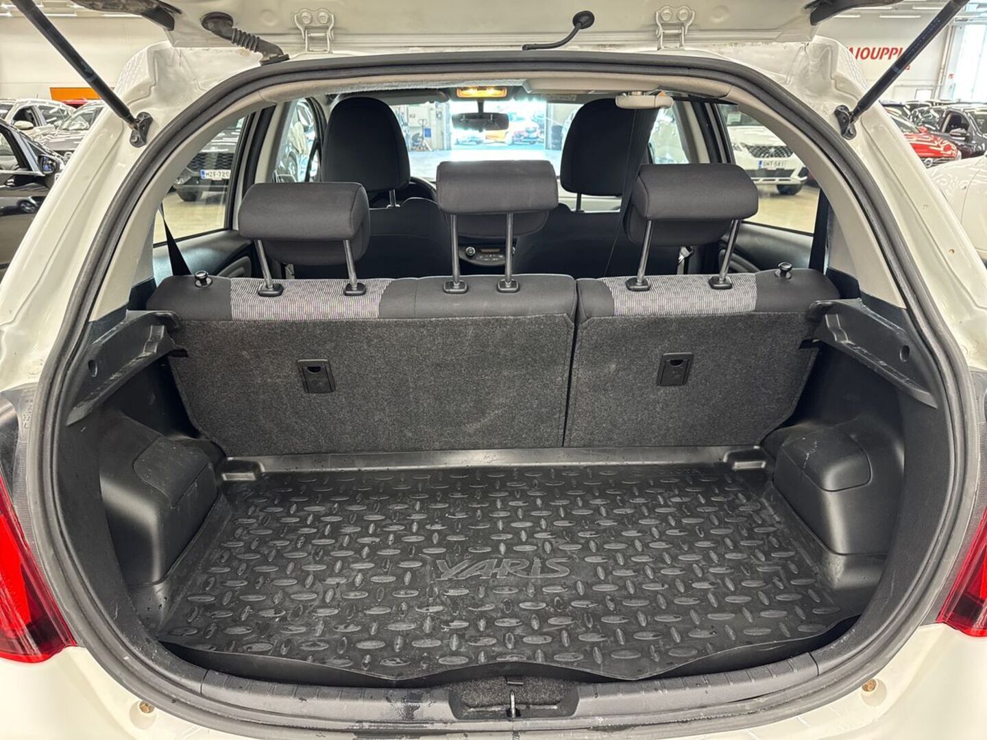 TOYOTA Yaris 2015