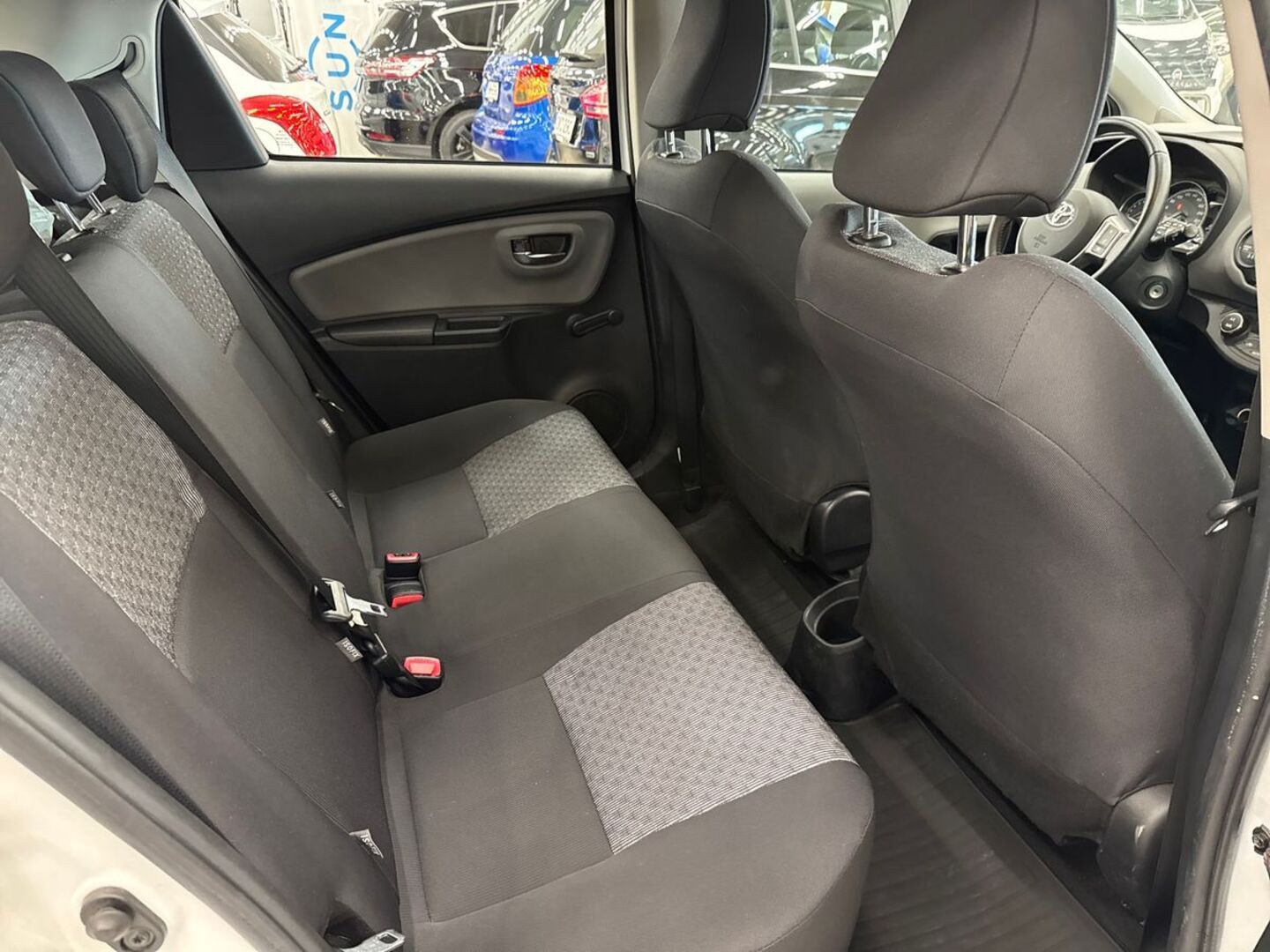 TOYOTA Yaris 2015