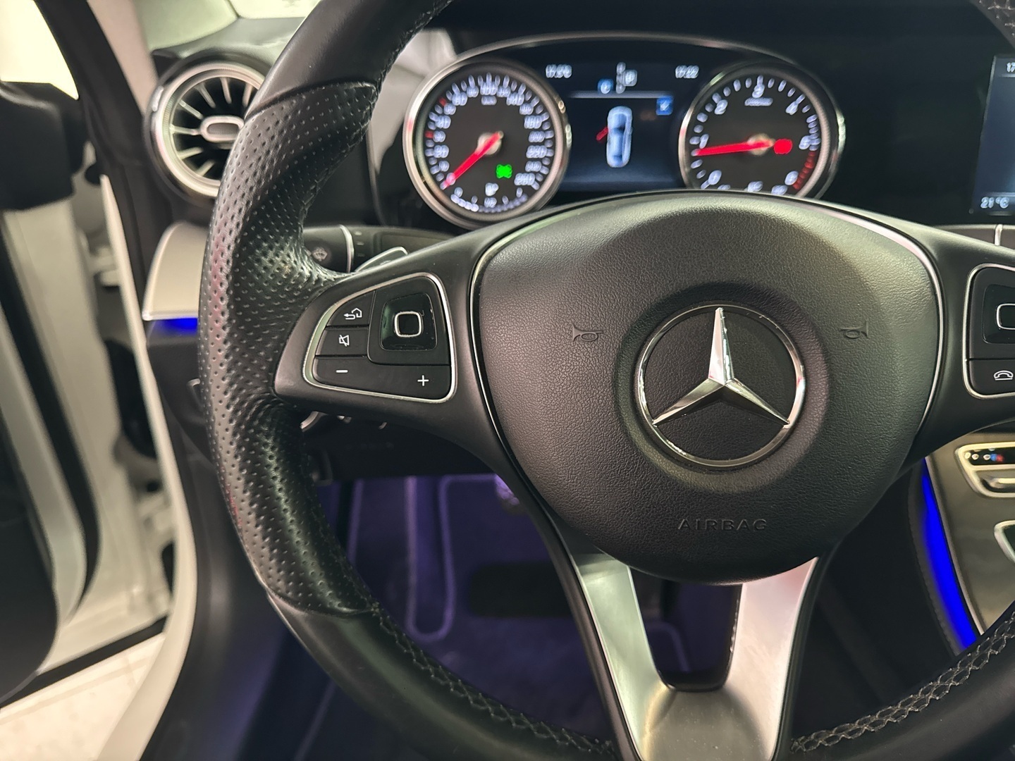 MERCEDES-BENZ E 2018