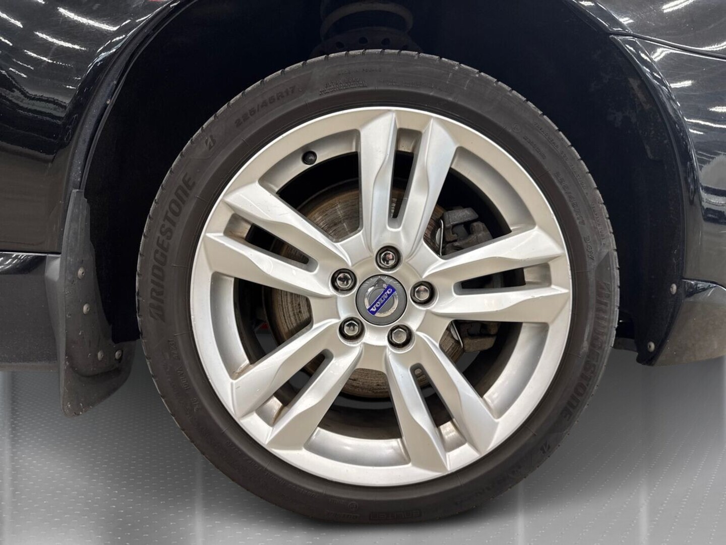 VOLVO V70 2011