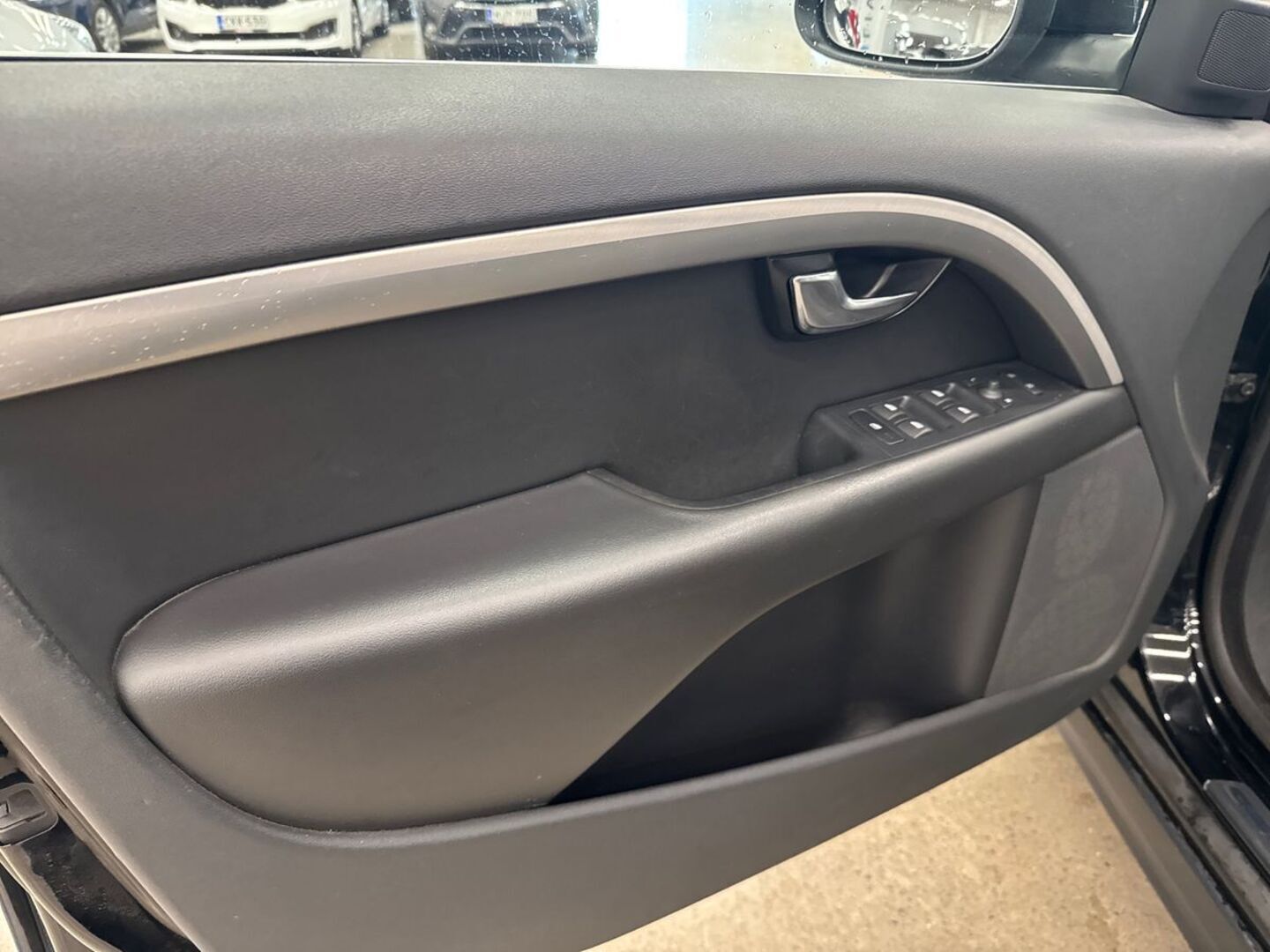 VOLVO V70 2011