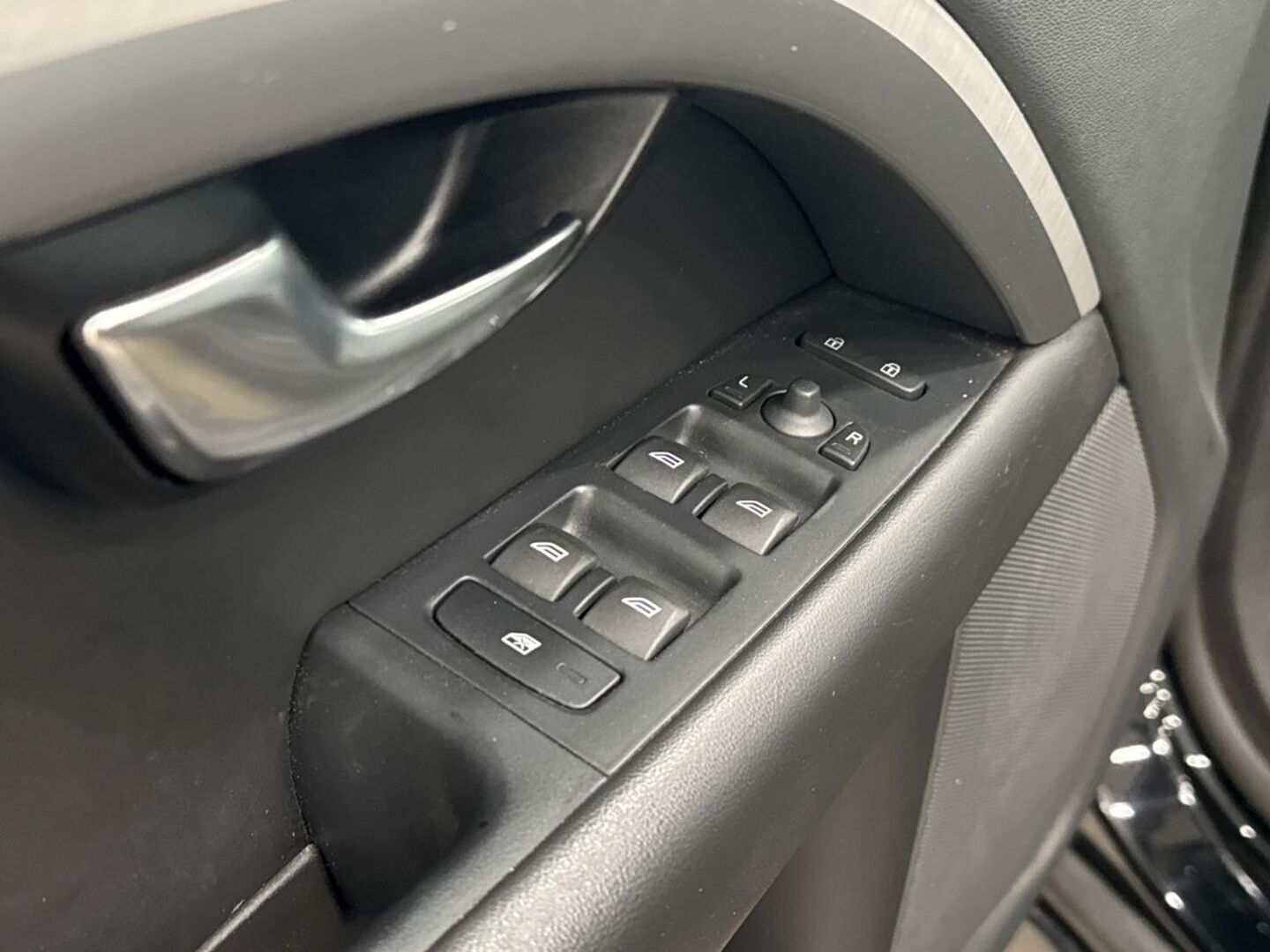 VOLVO V70 2011