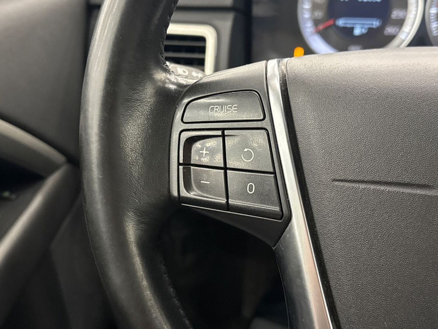 VOLVO V70 2011