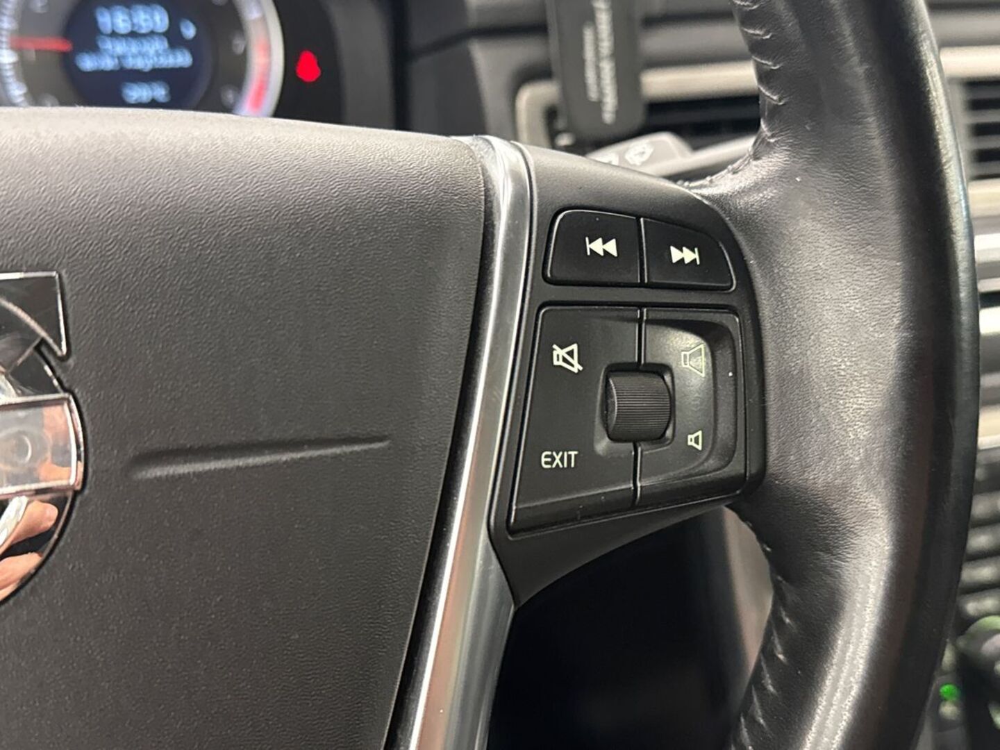 VOLVO V70 2011