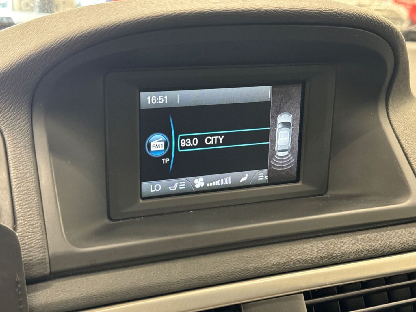 VOLVO V70 2011