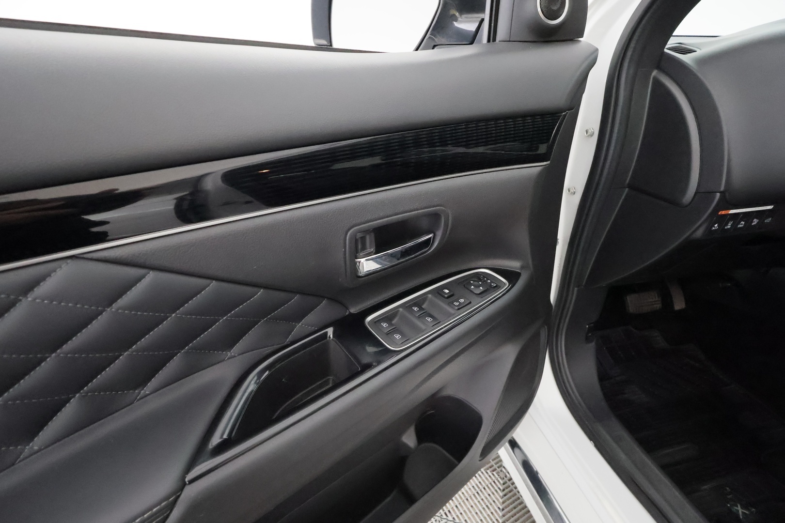 MITSUBISHI Outlander PHEV 2019