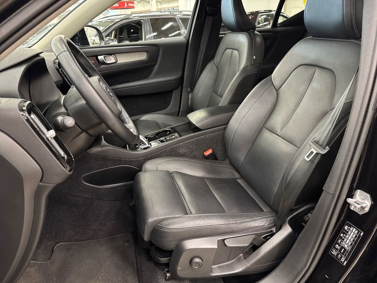 VOLVO XC40 2021