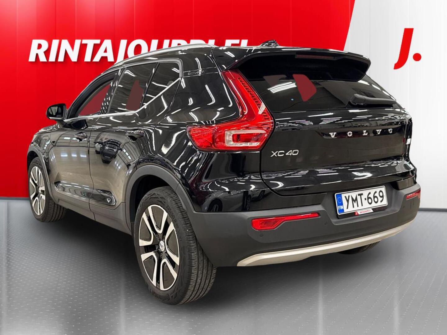 VOLVO XC40 2021