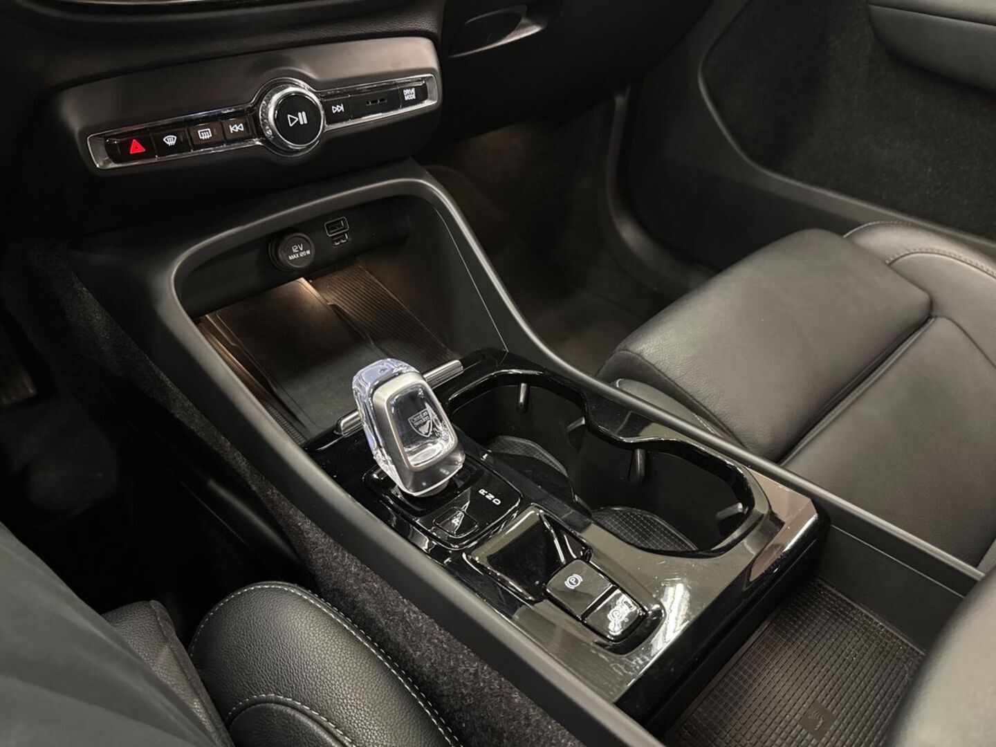 VOLVO XC40 2021