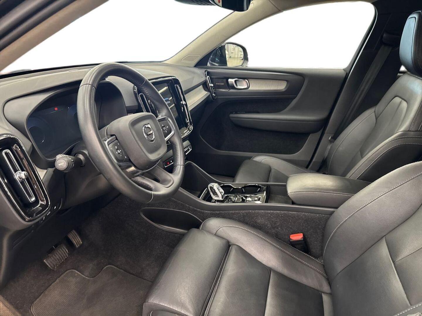 VOLVO XC40 2021