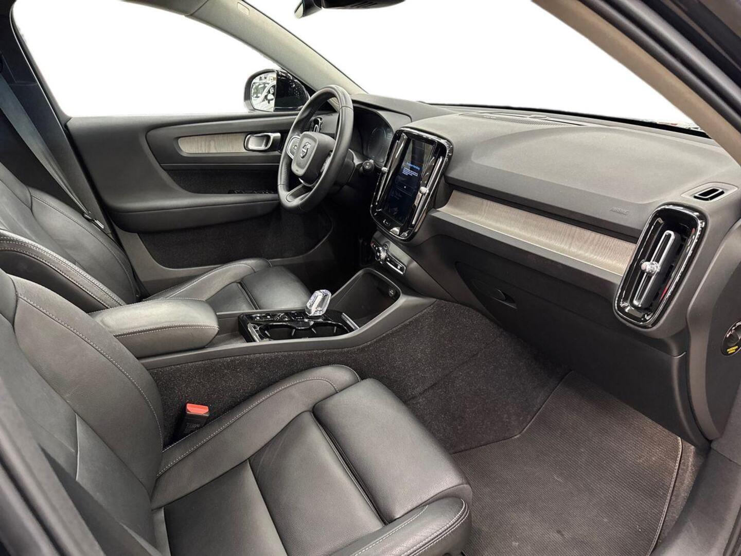 VOLVO XC40 2021
