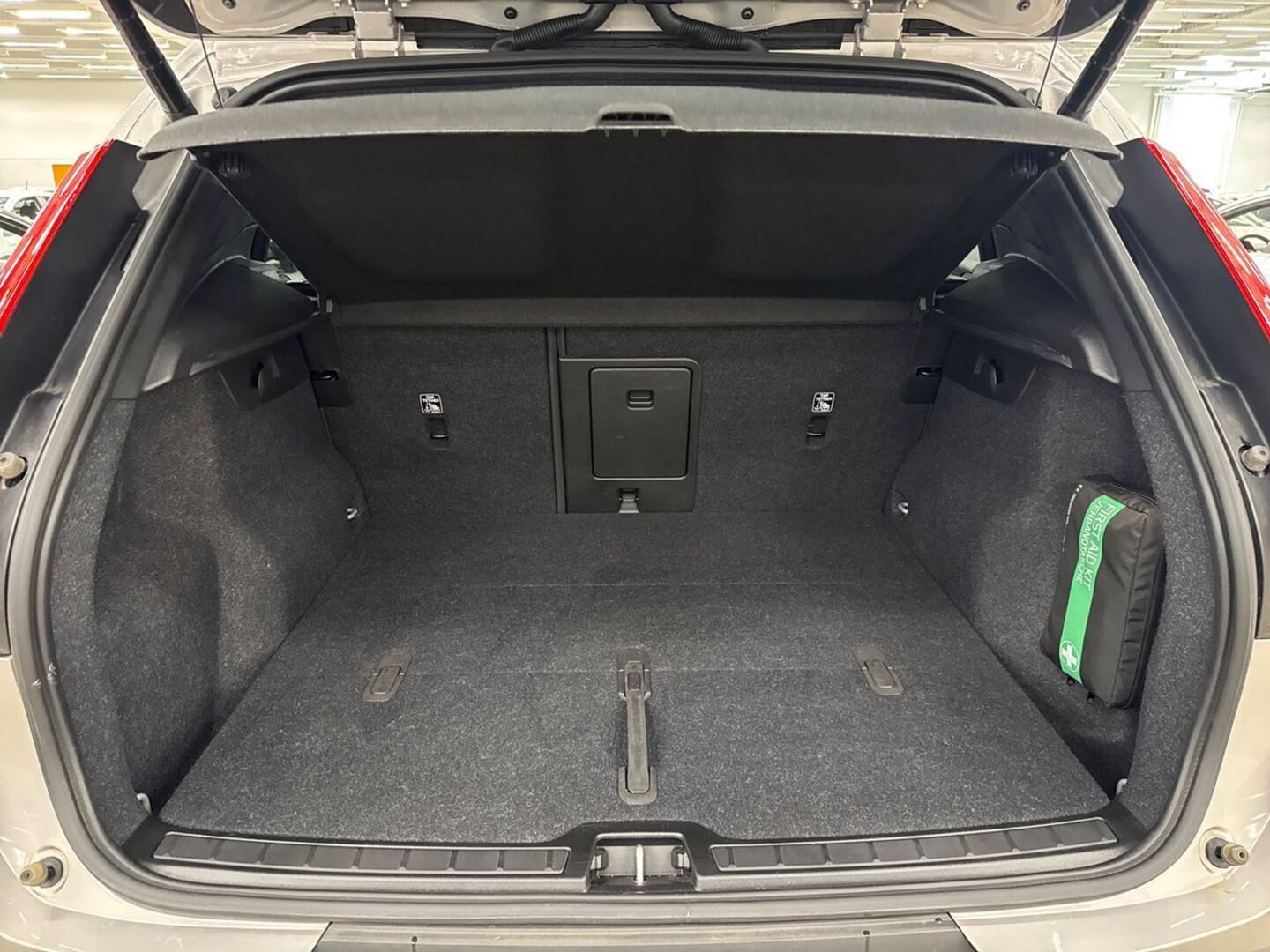 VOLVO XC40 2023