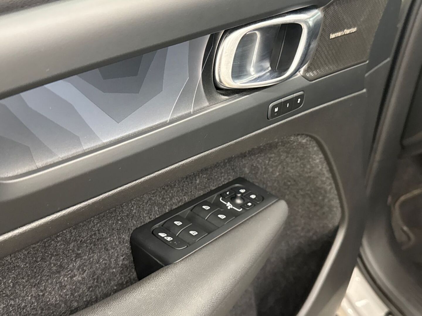 VOLVO XC40 2023