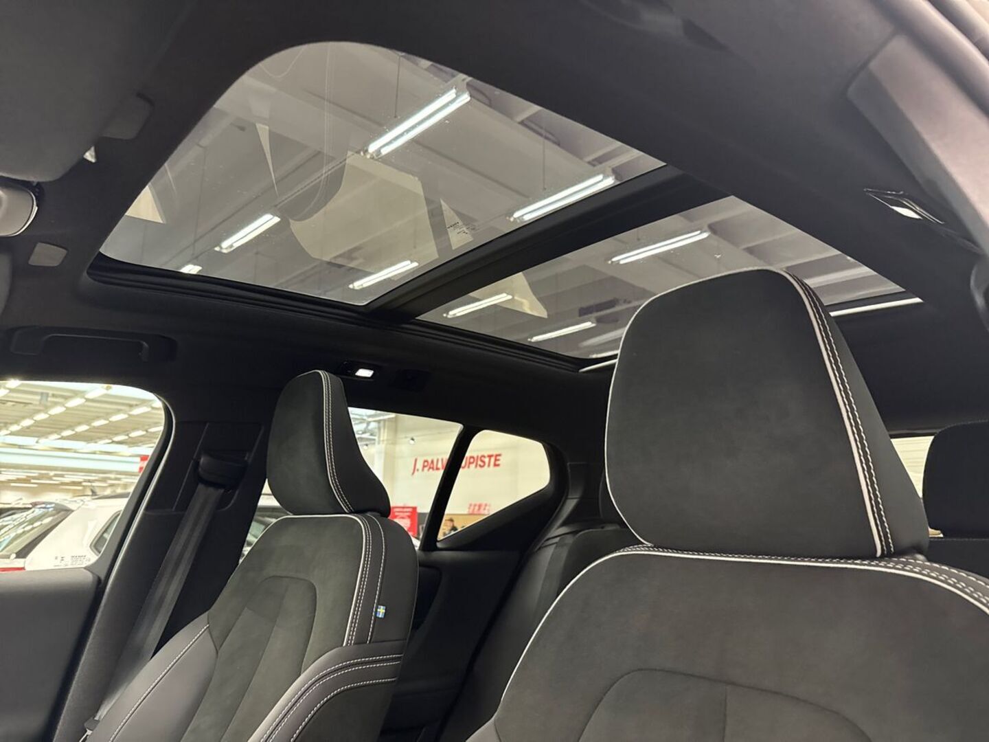 VOLVO XC40 2023