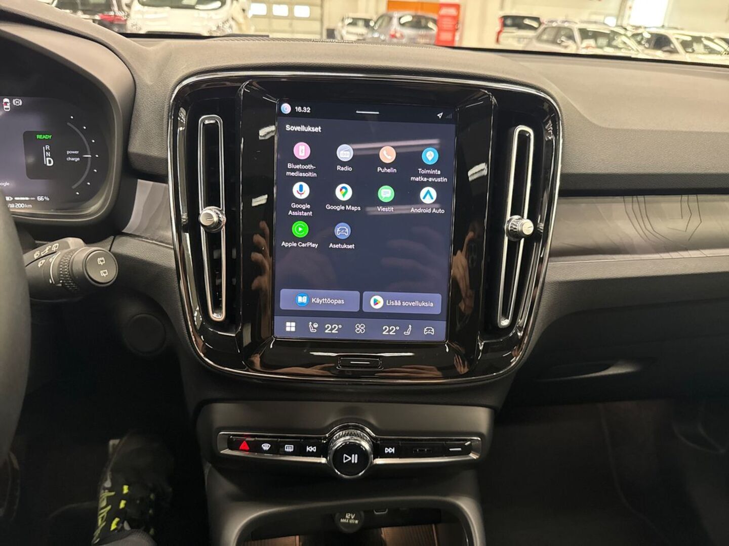 VOLVO XC40 2023