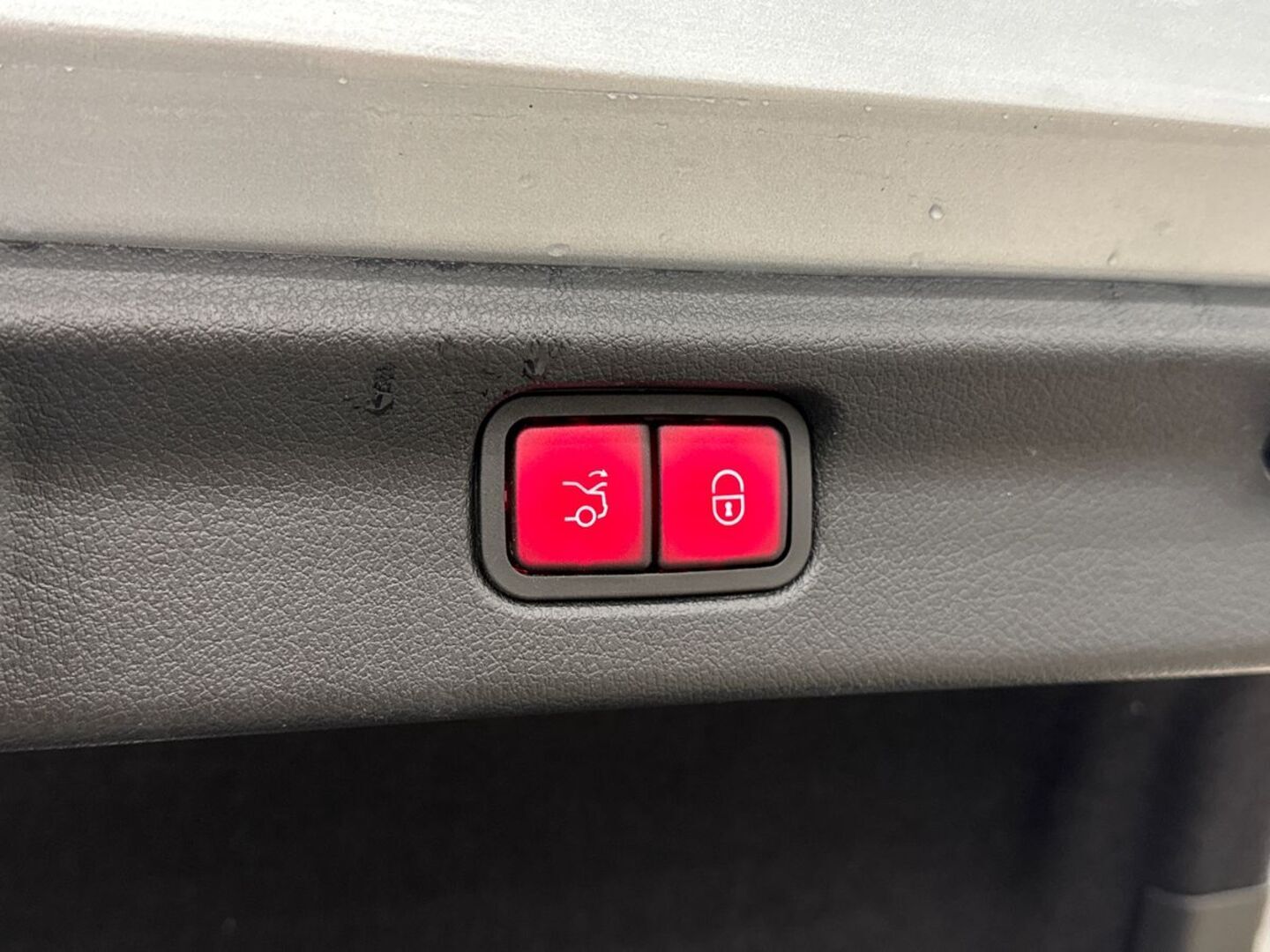 MERCEDES-BENZ EQE 2024