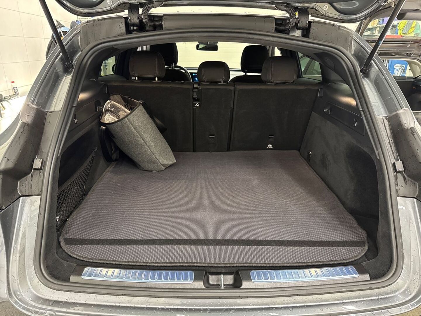 MERCEDES-BENZ EQC 2021