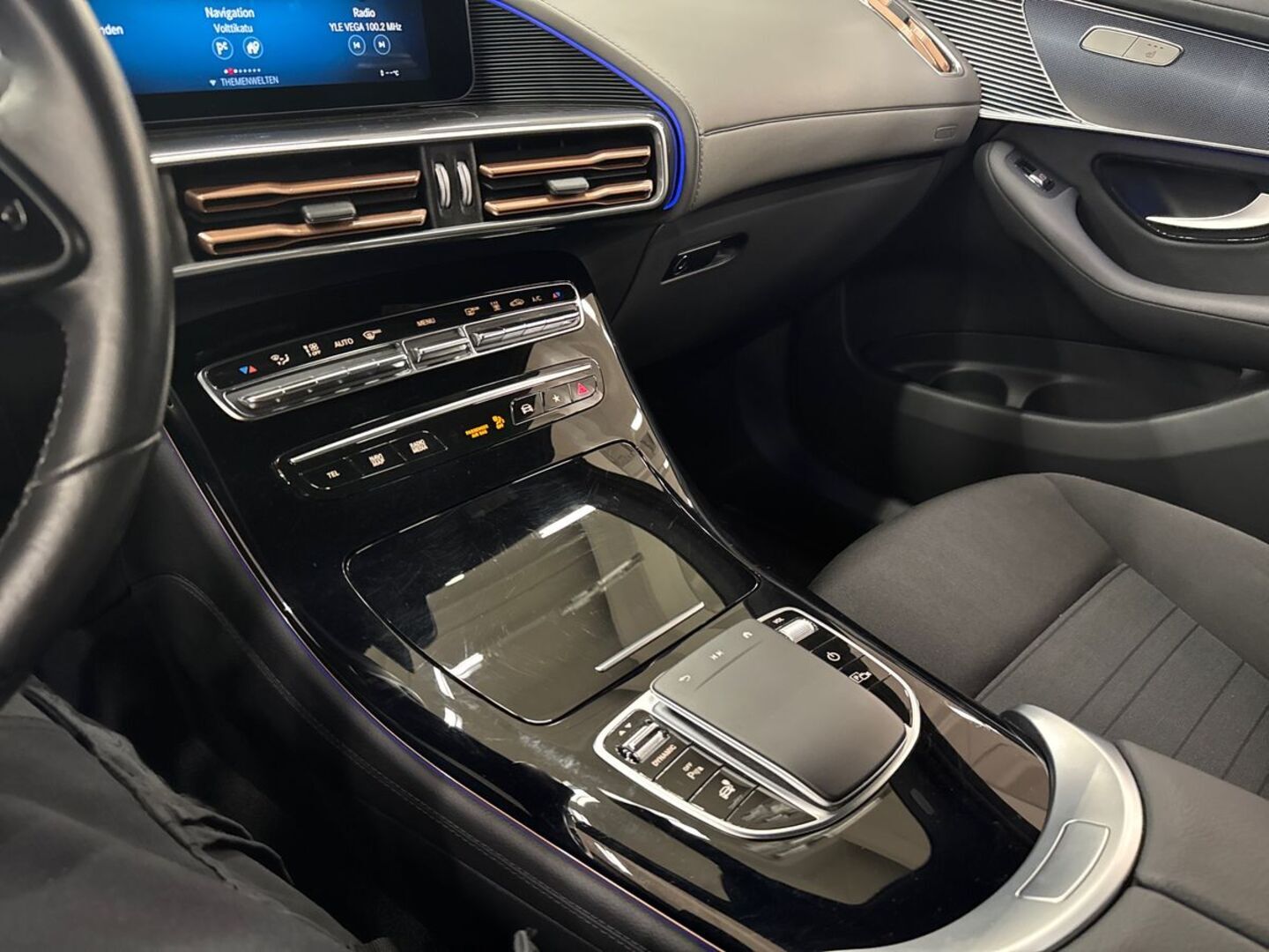 MERCEDES-BENZ EQC 2021