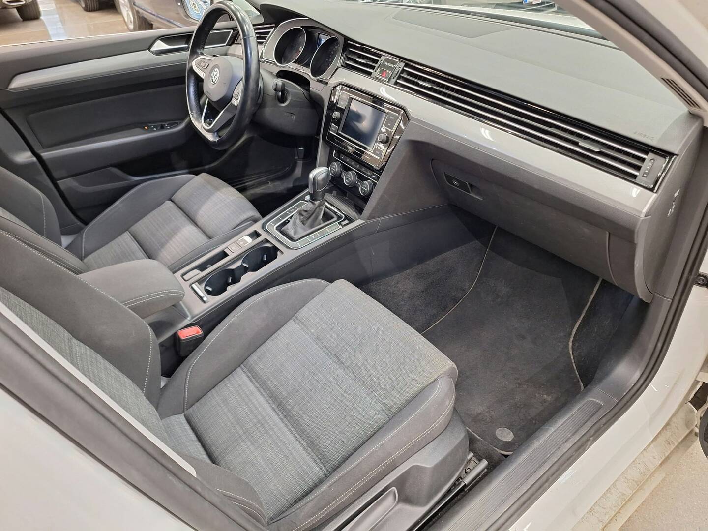 VOLKSWAGEN Passat 2020