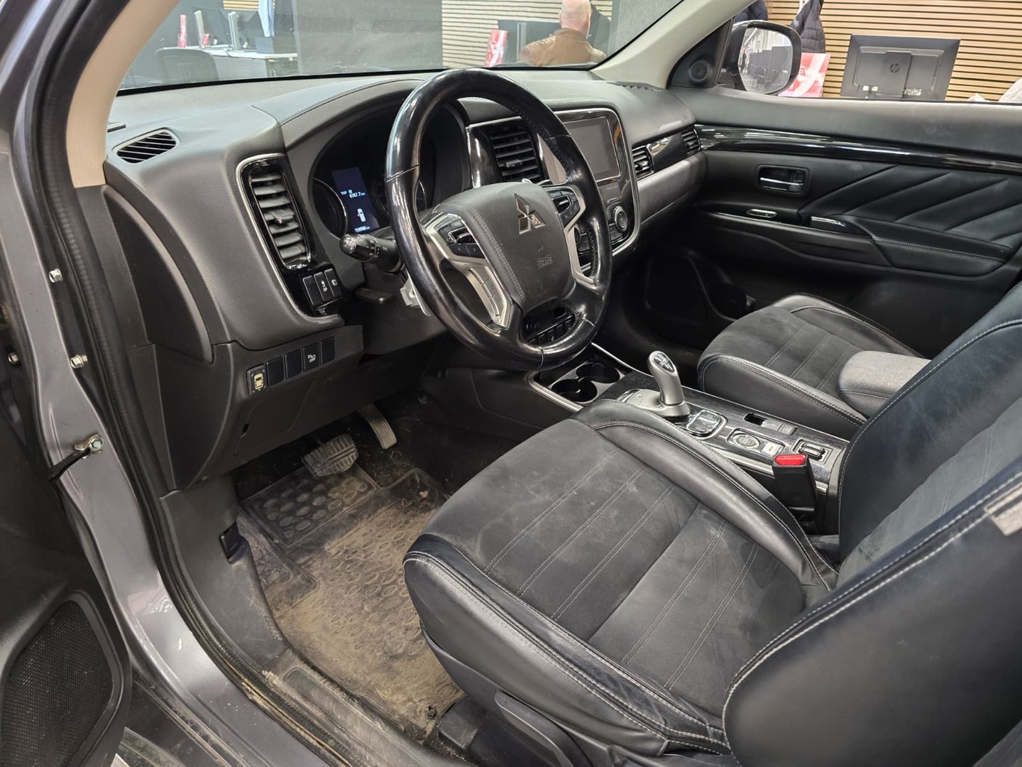 MITSUBISHI Outlander PHEV 2017