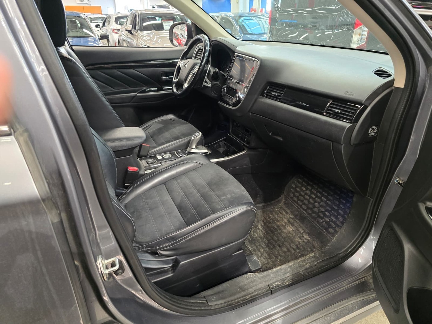 MITSUBISHI Outlander PHEV 2017