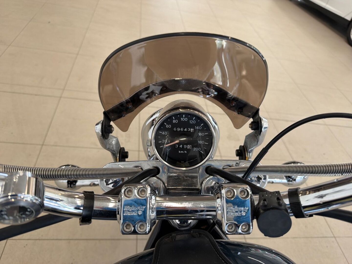 SUZUKI VS 2001