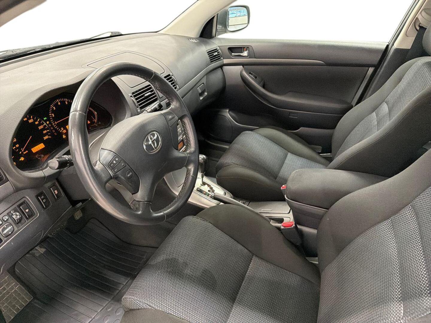 TOYOTA Avensis 2008