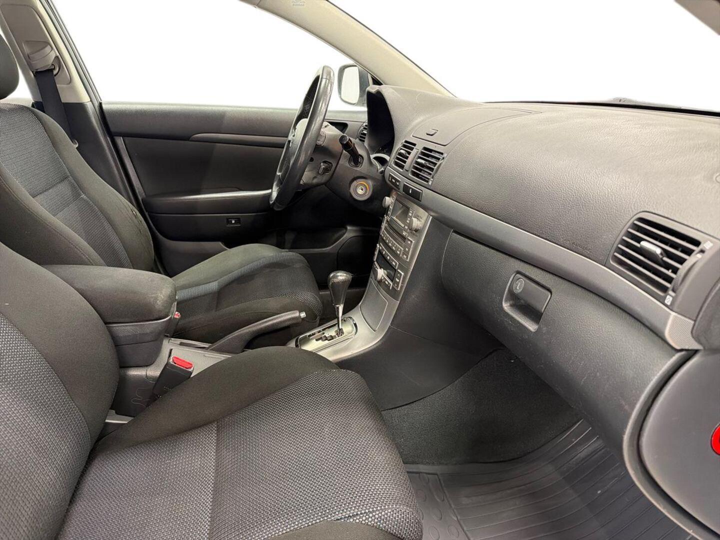 TOYOTA Avensis 2008