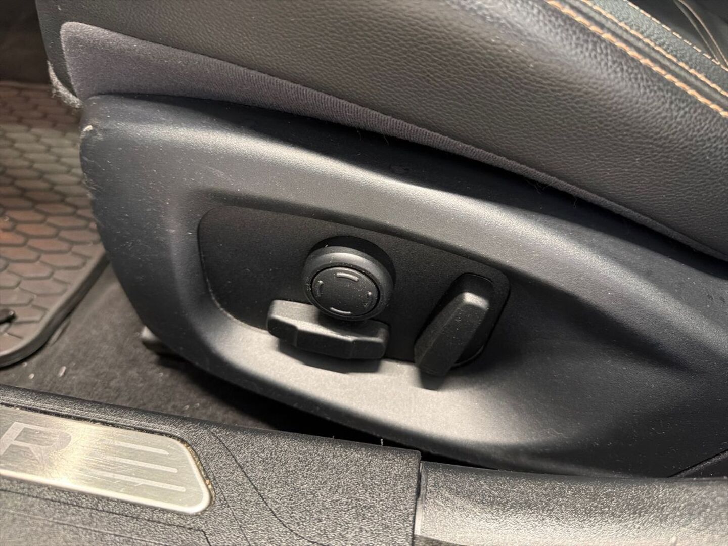 JAGUAR XE 2015