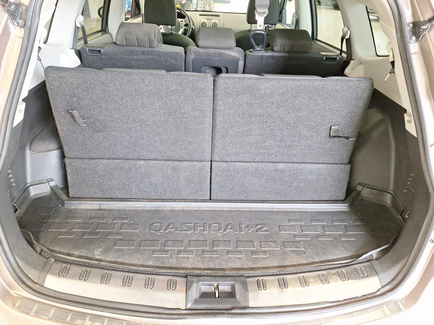 NISSAN Qashqai+2 2010