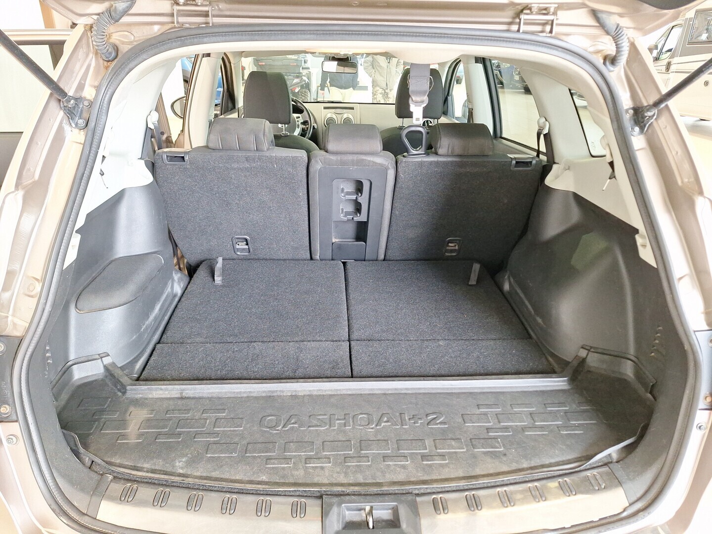 NISSAN Qashqai+2 2010