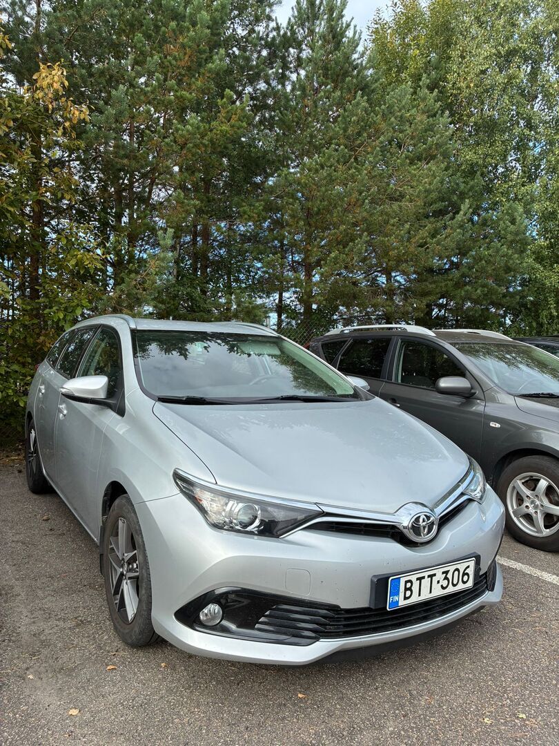 TOYOTA Auris 2016