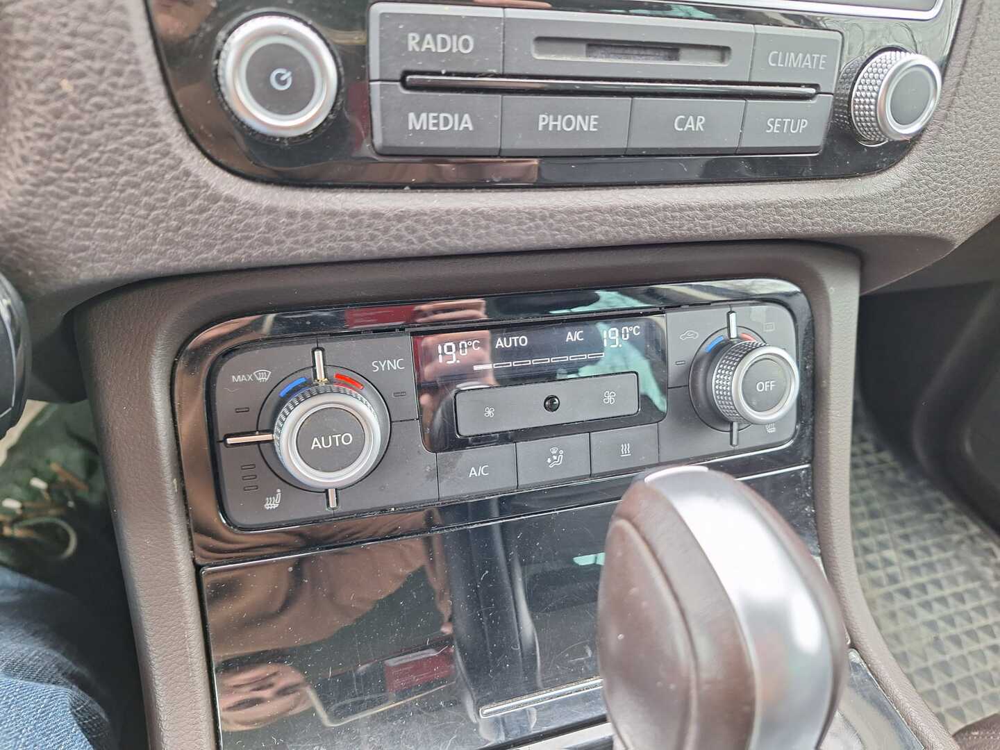VOLKSWAGEN Touareg 2016