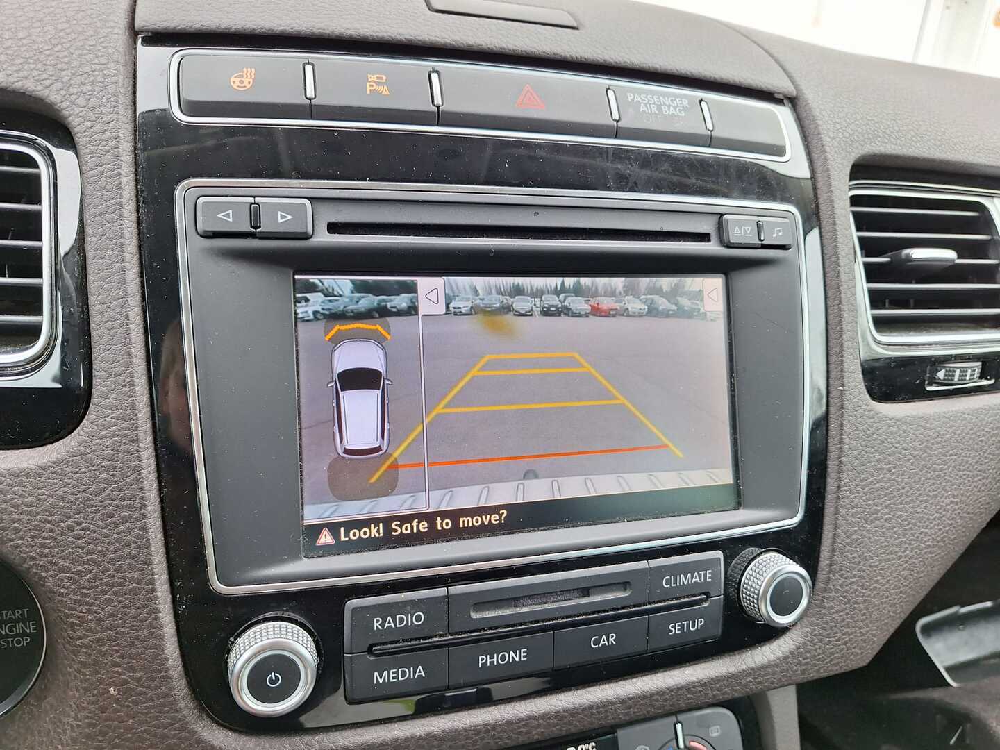 VOLKSWAGEN Touareg 2016