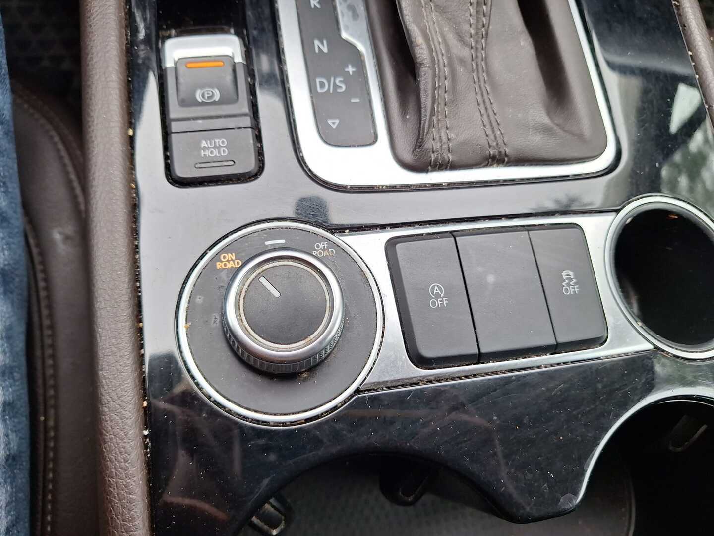 VOLKSWAGEN Touareg 2016