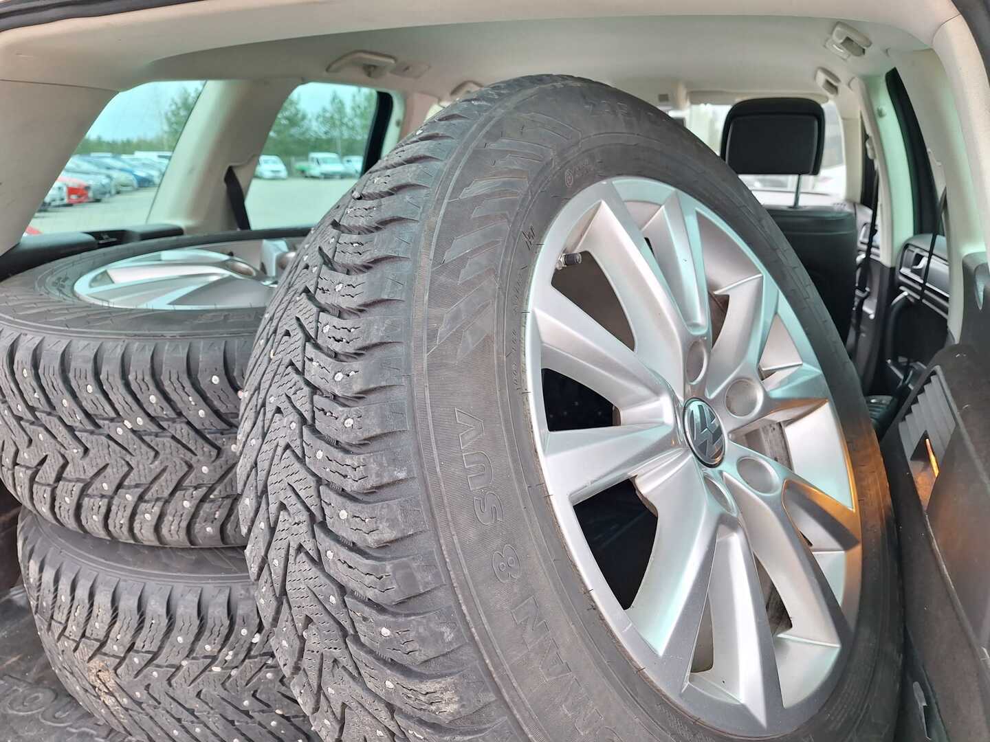 VOLKSWAGEN Touareg 2016