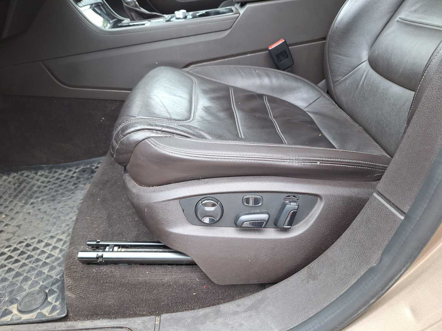 VOLKSWAGEN Touareg 2016