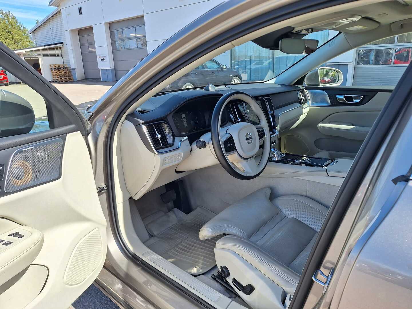 VOLVO V60 2019
