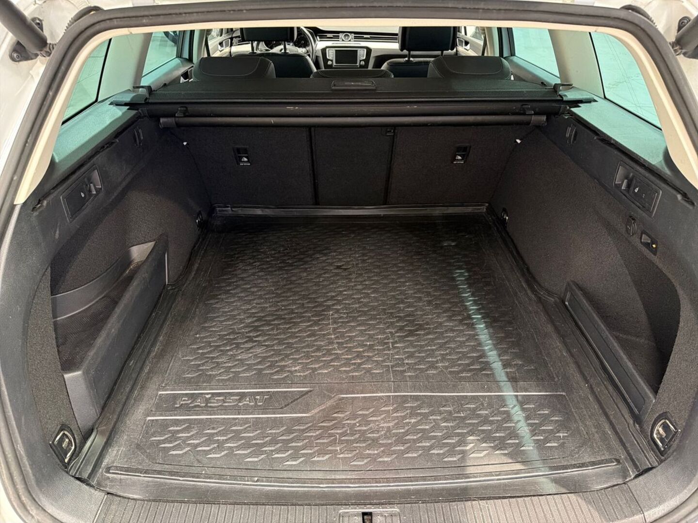VOLKSWAGEN Passat 2016