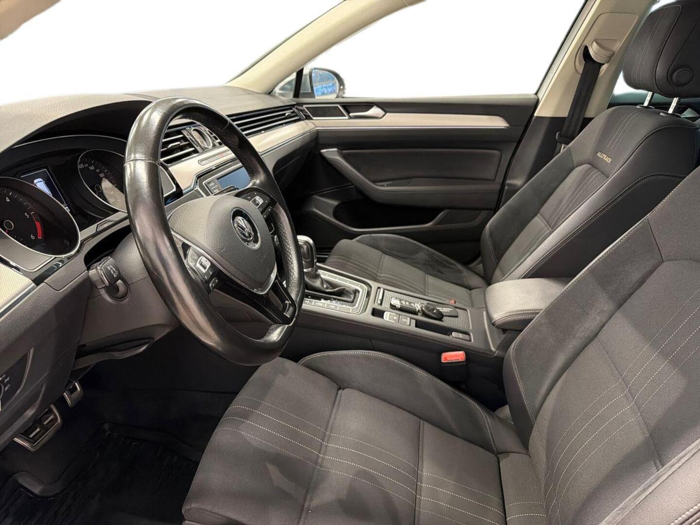 VOLKSWAGEN Passat 2016
