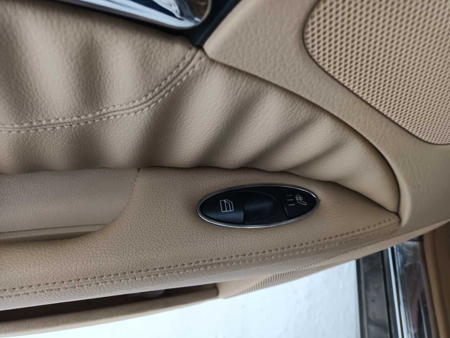 MERCEDES-BENZ E 2008