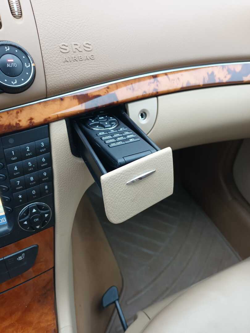 MERCEDES-BENZ E 2008