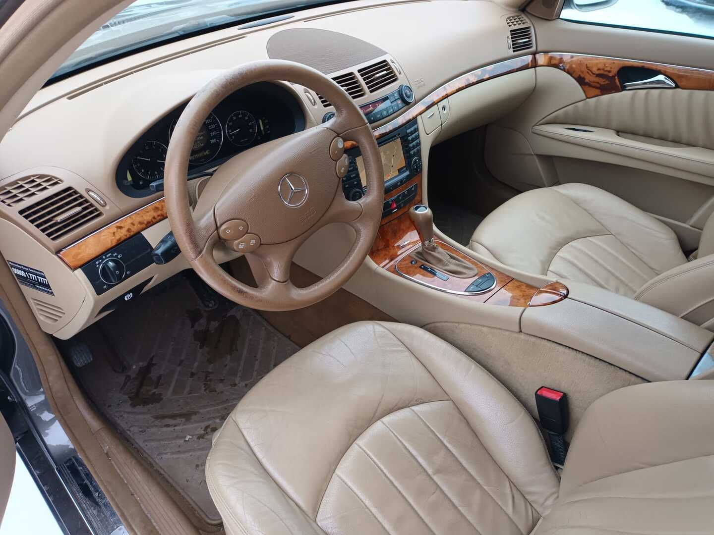 MERCEDES-BENZ E 2008